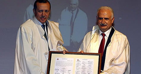 Başbakan Erdoğan’a fahri doktora unvanı verildi