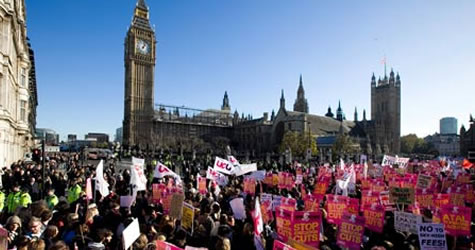 İngiltere'de öğrencilerden harç protestosu