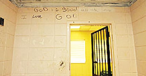 Okulda mini Guantanamo!